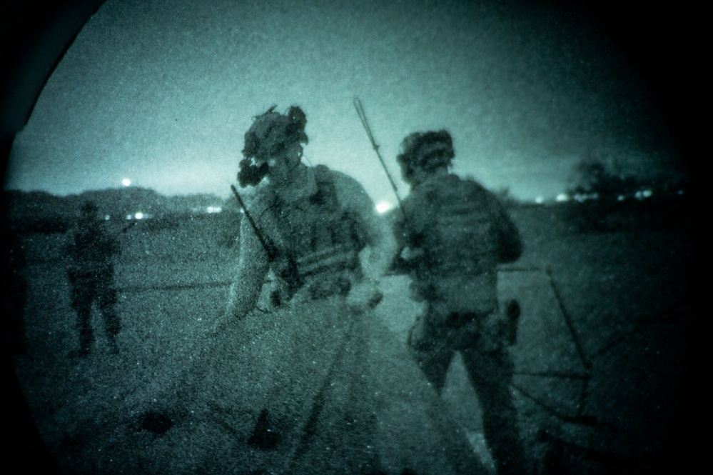 MST builds a dragoon tent under NVGs