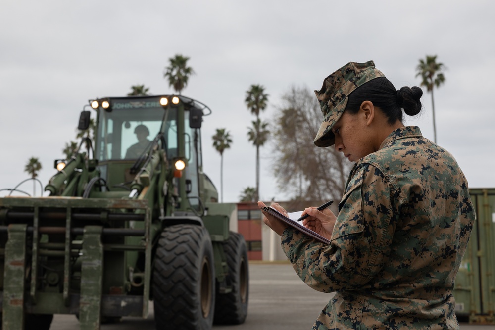 11th Marine Expeditionary Unit and I Marine Expeditionary Force Support Battalion conduct prescheduled strategic mobility exercise