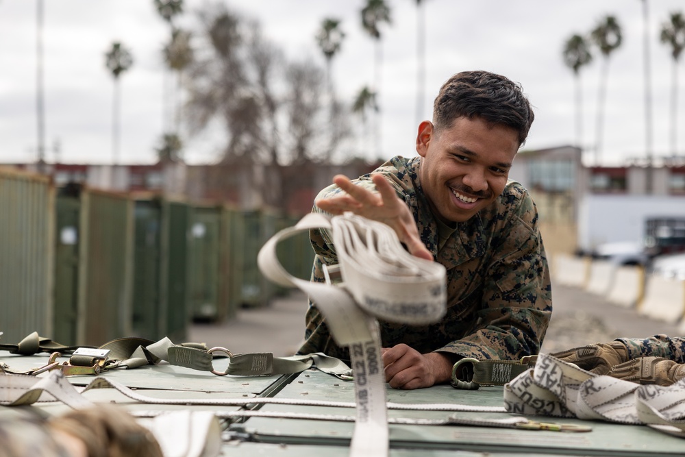 11th Marine Expeditionary Unit and I Marine Expeditionary Force Support Battalion conduct prescheduled strategic mobility exercise