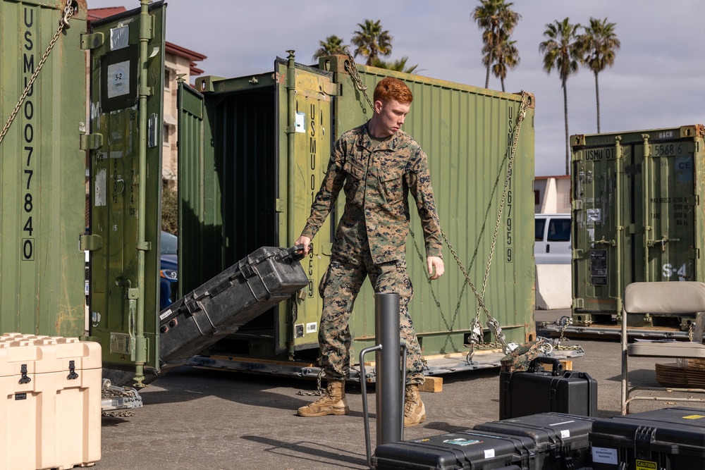 11th Marine Expeditionary Unit and I Marine Expeditionary Force Support Battalion conduct a prescheduled strategic mobility exercise