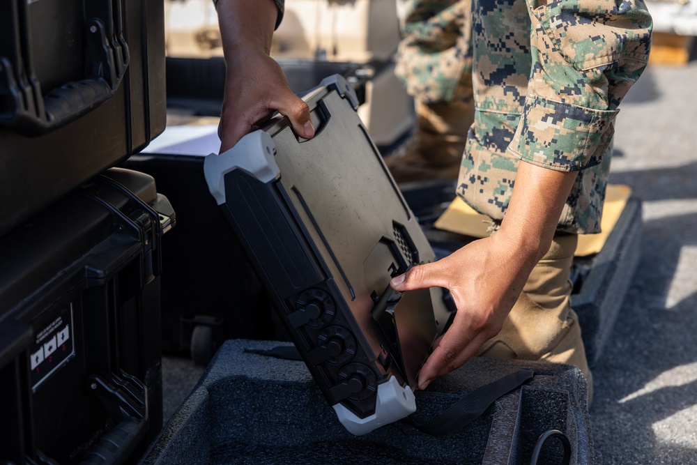 11th Marine Expeditionary Unit and I Marine Expeditionary Force Support Battalion conduct a prescheduled strategic mobility exercise