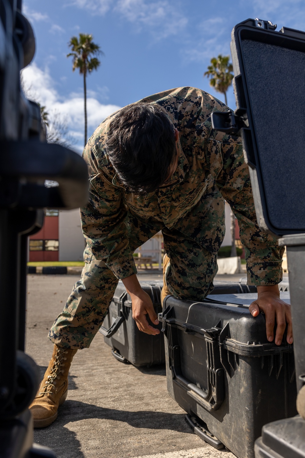 11th Marine Expeditionary Unit and I Marine Expeditionary Force Support Battalion conduct a prescheduled strategic mobility exercise