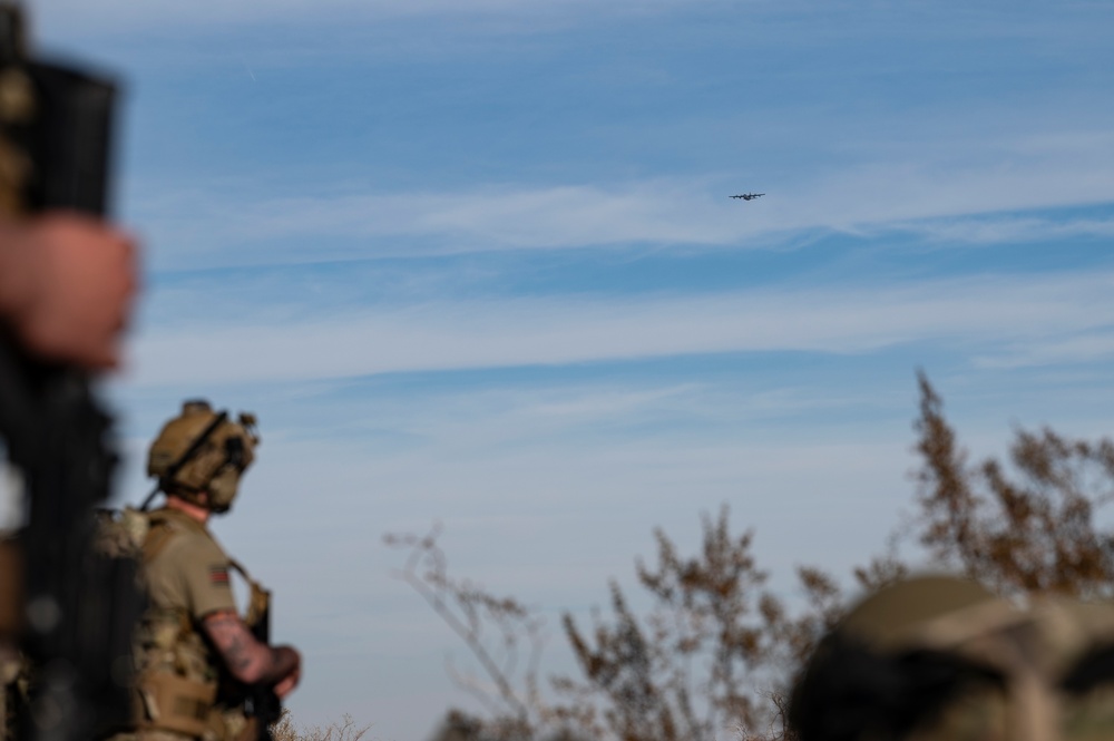 Mission Sustainment Team Airmen train desert land navigation