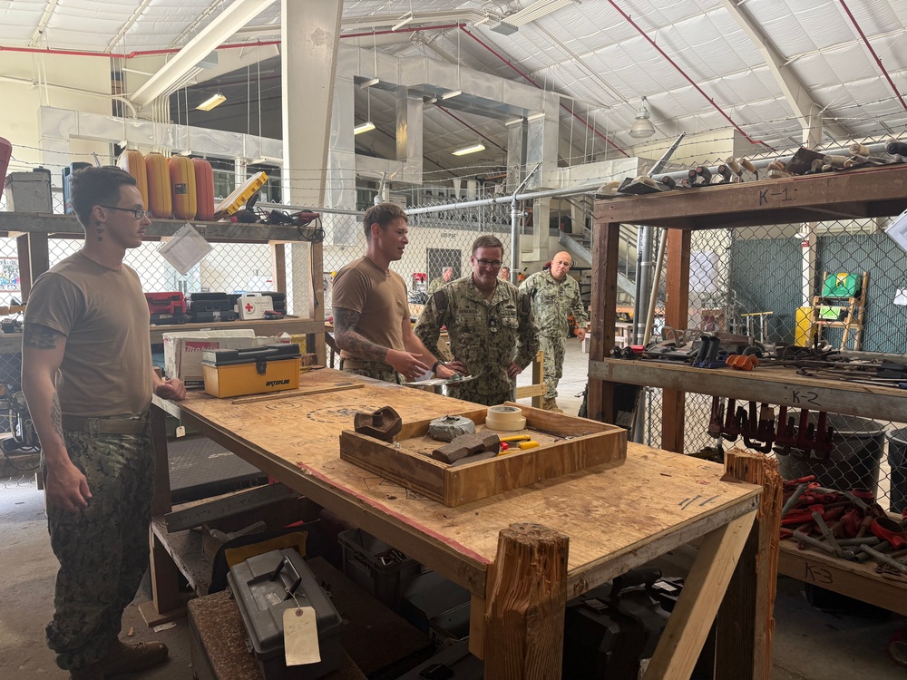 NMCB-3 Commanding Officer visit Det Diego Garcia