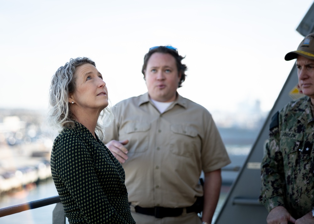 Jen Kiggans Tours USNS Medgar Evers (T-AKE 13)