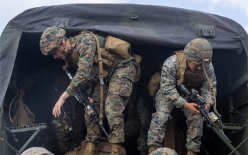 4th Marine Regiment and 3d Reconnaissance Battalion Conduct Close Quarters Tactics Training