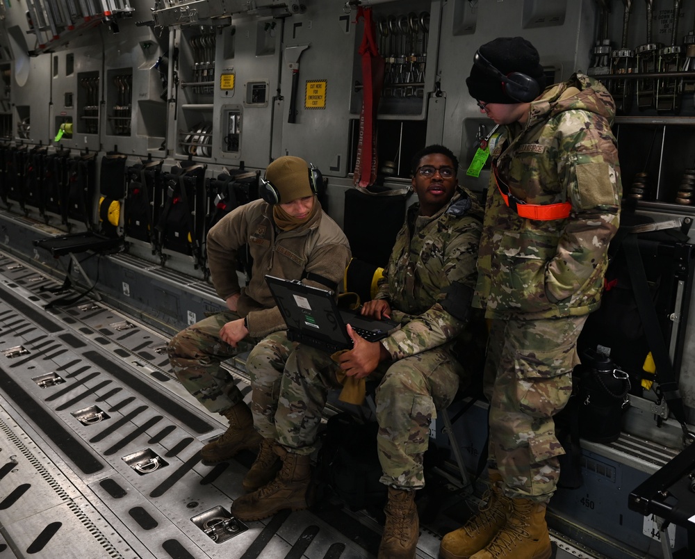 Dover’s Citizen Airmen maintain aircraft in frigid temps