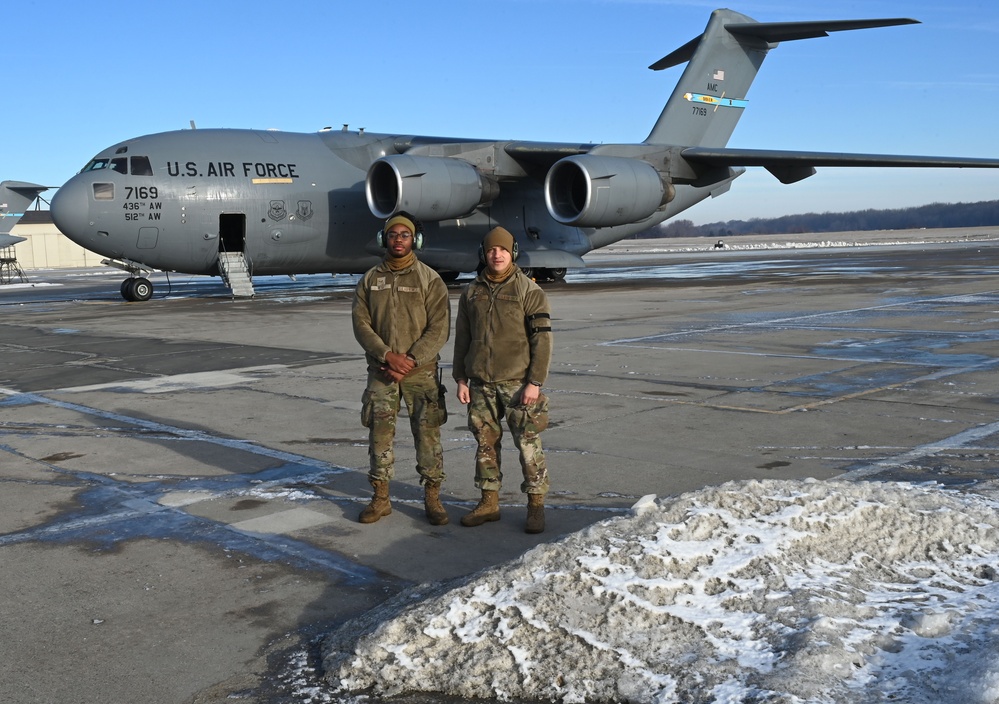 Dover’s Citizen Airmen maintain aircraft in frigid temps