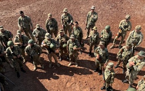 Guardsmen, Armenian soldiers unit for training as Phoenix Platoon