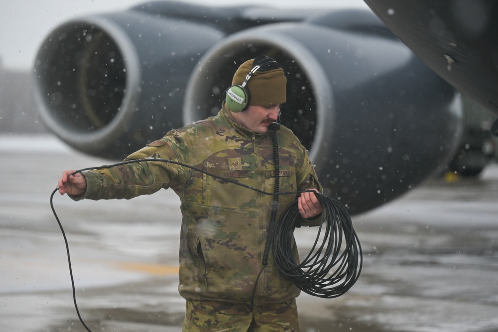 914th ARW maintenance squadron member prepares KC-135 for flight