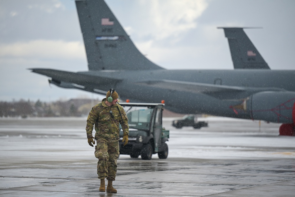 914th ARW maintenance squadron member prepares KC-135 for flight