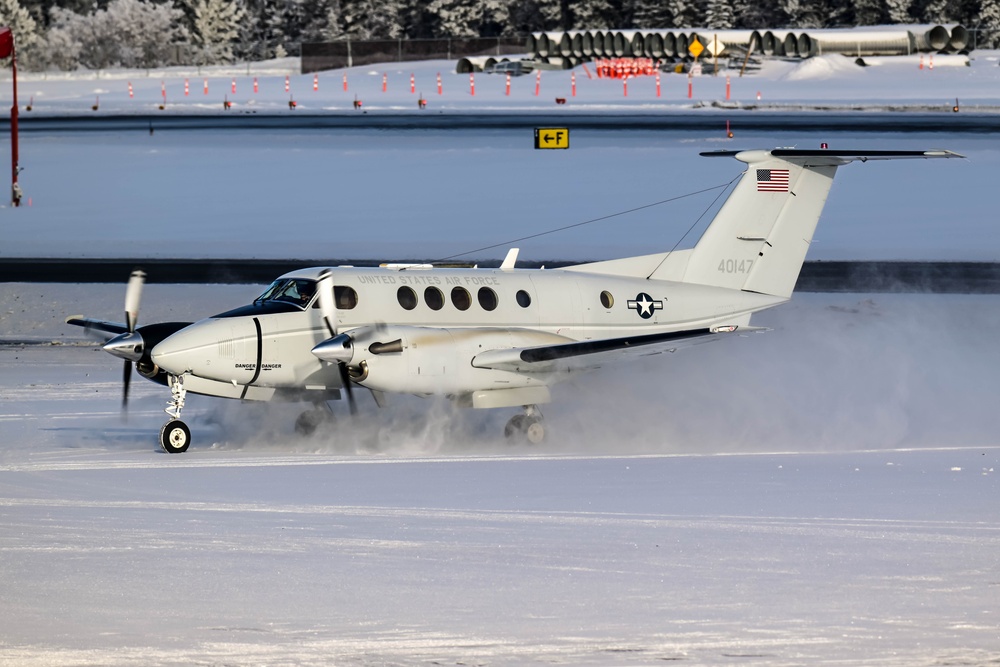 Rescue of 2 plane crash victims in Yukon Territory kicks off 176th Wing’s busy rescue week