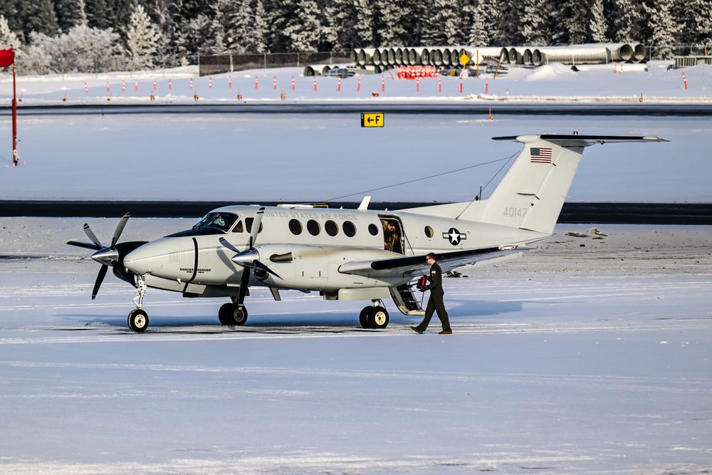 Rescue of 2 plane crash victims in Yukon Territory kicks off 176th Wing’s busy rescue week