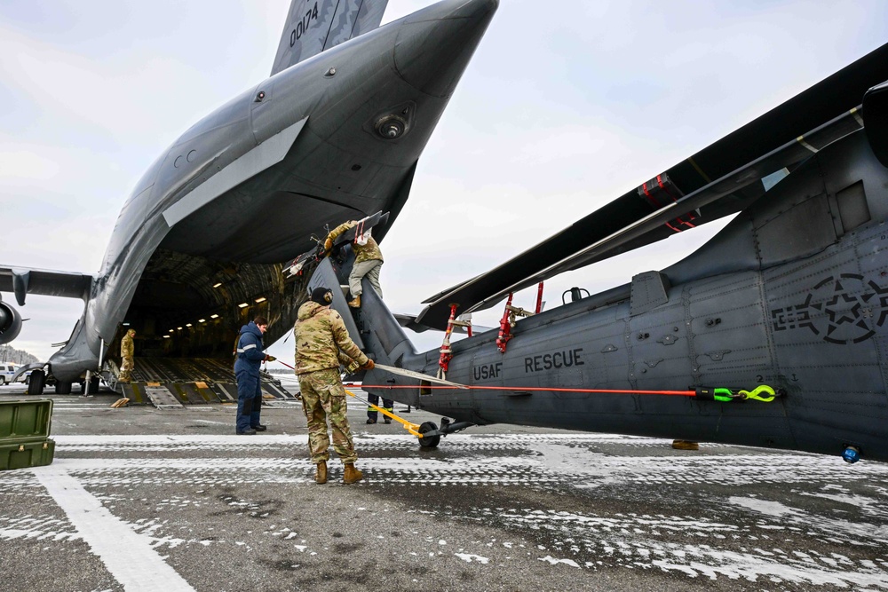 Rescue of 2 plane crash victims in Yukon Territory kicks off 176th Wing’s busy rescue week