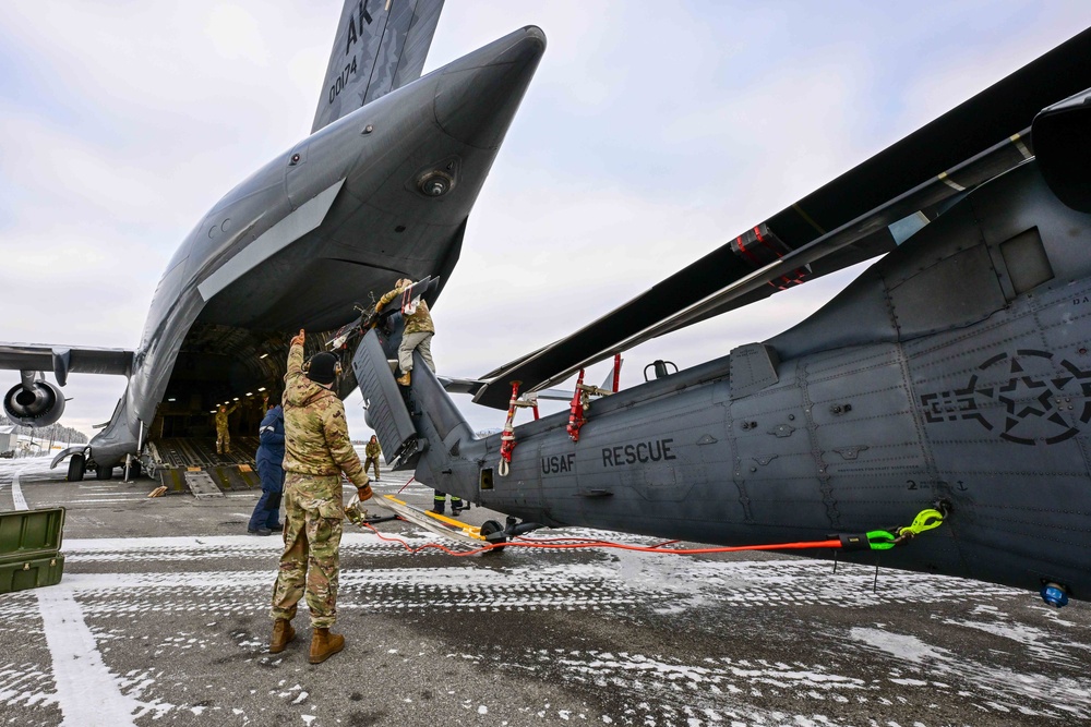 Rescue of 2 plane crash victims in Yukon Territory kicks off 176th Wing’s busy rescue week