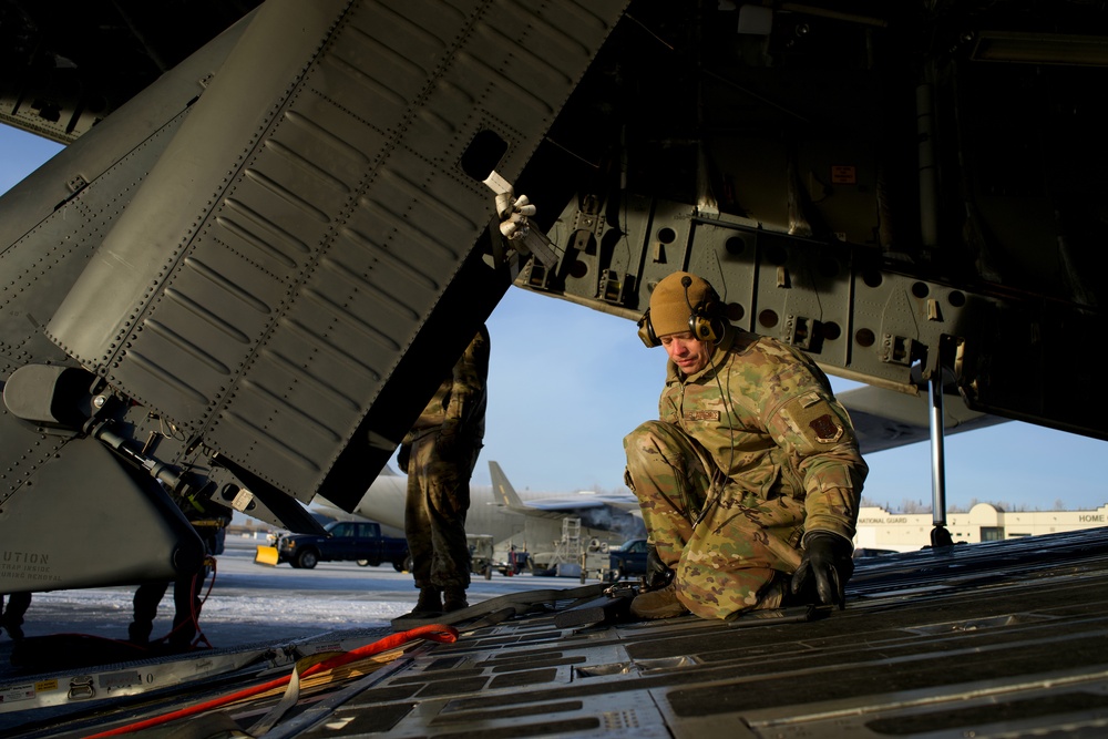 Rescue of 2 plane crash victims in Yukon Territory kicks off 176th Wing’s busy rescue week