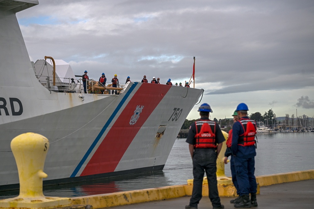 Coast Guard national security cutter returns to California from 130-day Bering Sea patrol