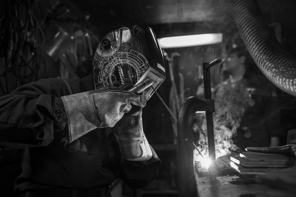 USS George Washington (CVN 73) Sailors weld parts
