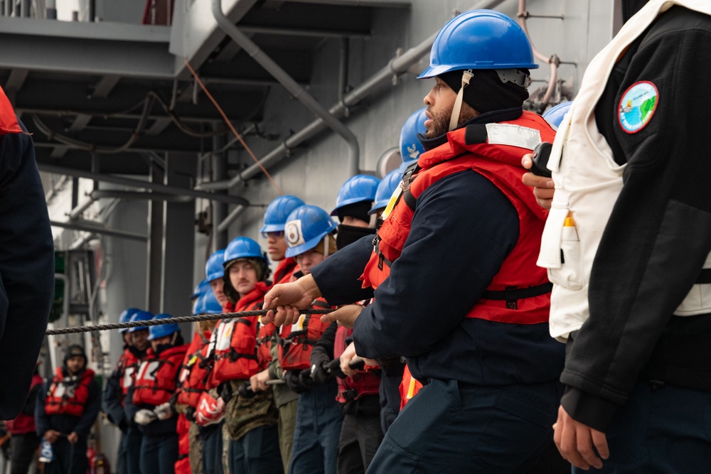 USS America (LHA 6) Conducts RAS with USNS Charles Drew (T-AKE 10)