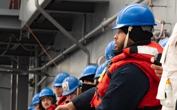 USS America (LHA 6) Conducts RAS with USNS Charles Drew (T-AKE 10)