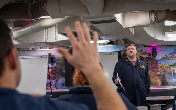 Senior Chief Teaches FLDC Course