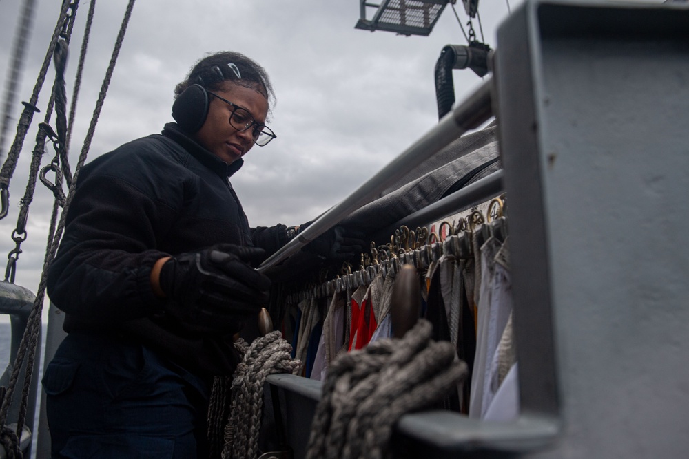 USS America (LHA 6) Conducts RAS with USNS Charles Drew (T-AKE 10)