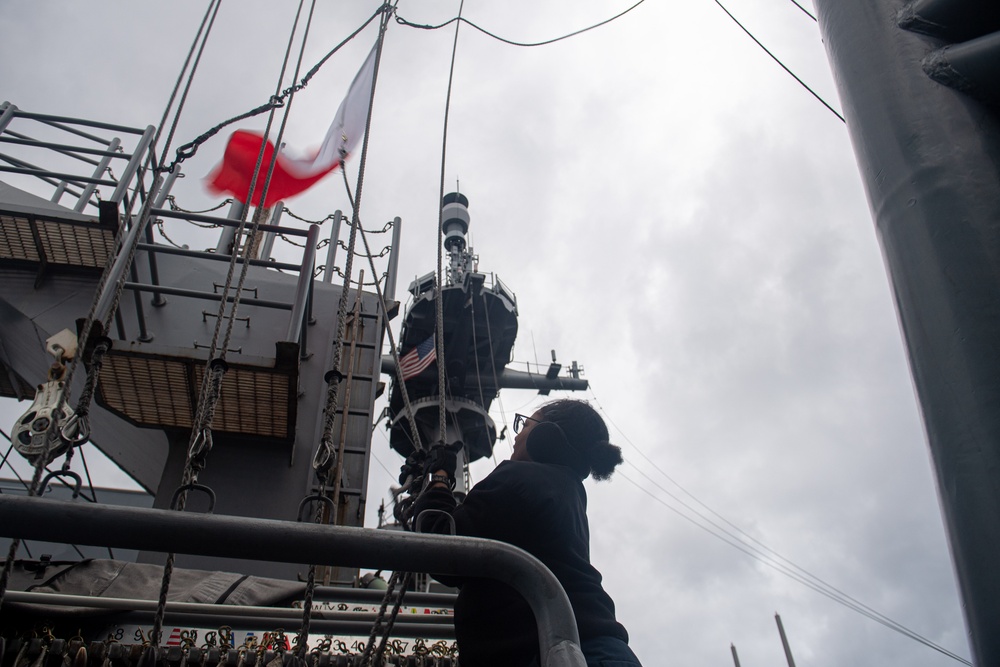 USS America (LHA 6) Conducts RAS with USNS Charles Drew (T-AKE 10)