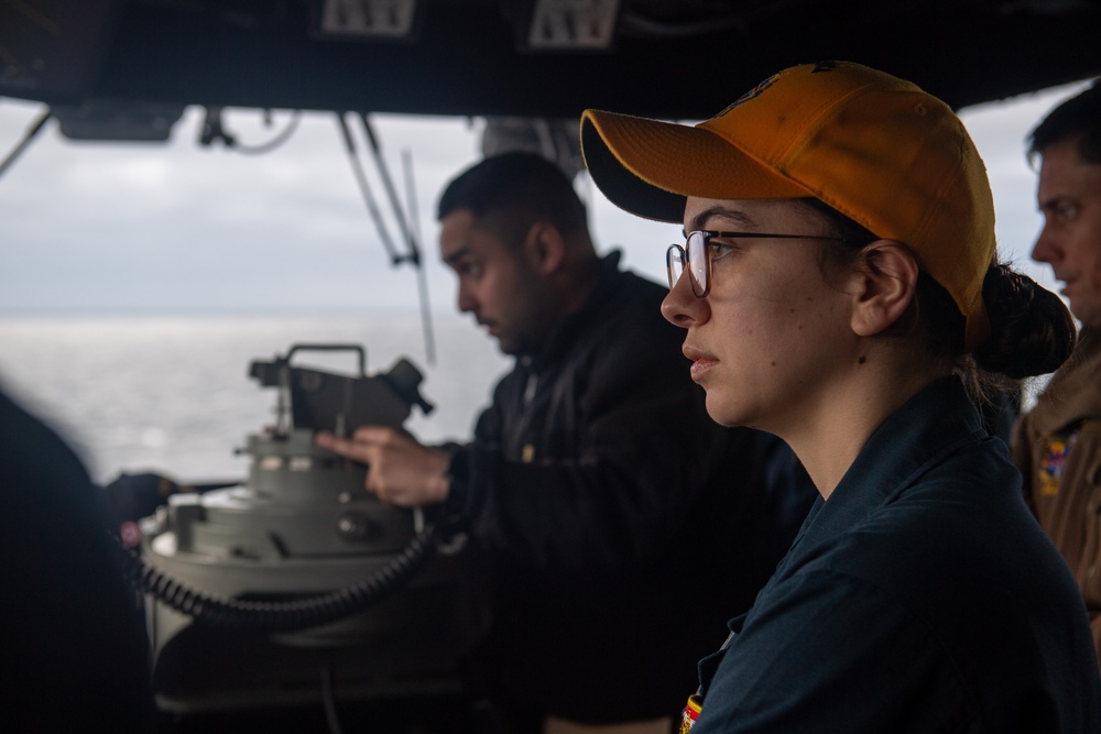 USS America (LHA 6) Conducts RAS with USNS Charles Drew (T-AKE 10)