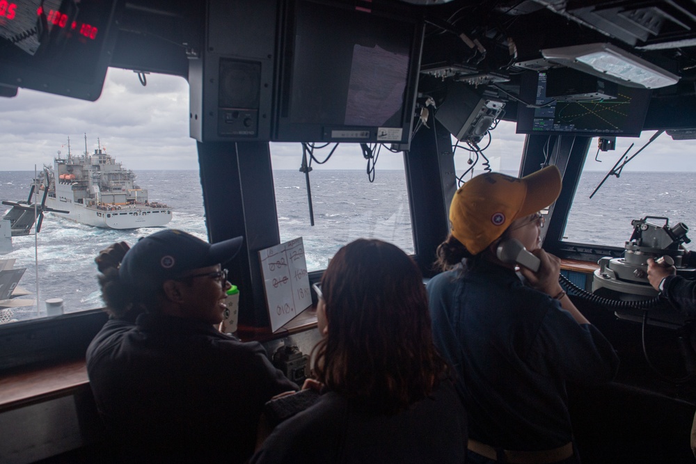 USS America (LHA 6) Conducts RAS with USNS Charles Drew (T-AKE 10)