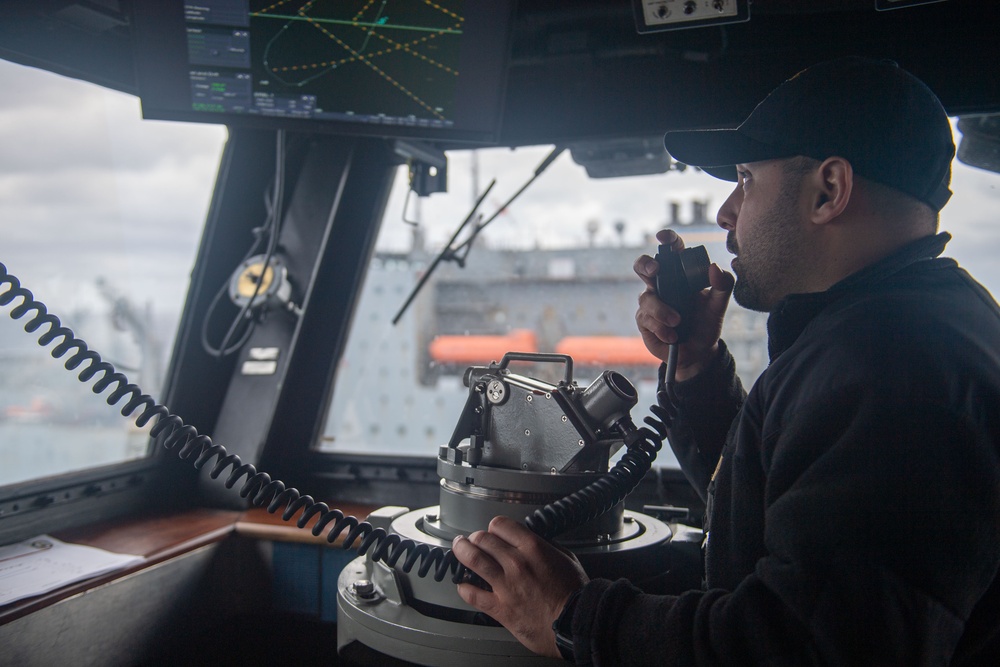 USS America (LHA 6) Conducts RAS with USNS Charles Drew (T-AKE 10)