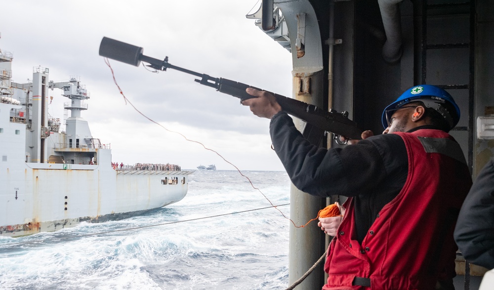 USS America (LHA 6) Conducts RAS with USNS Charles Drew (T-AKE 10)