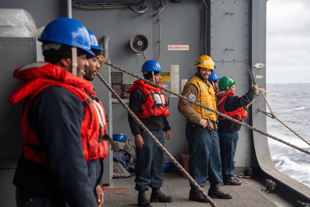 USS America (LHA 6) Conducts RAS with USNS Charles Drew (T-AKE 10)