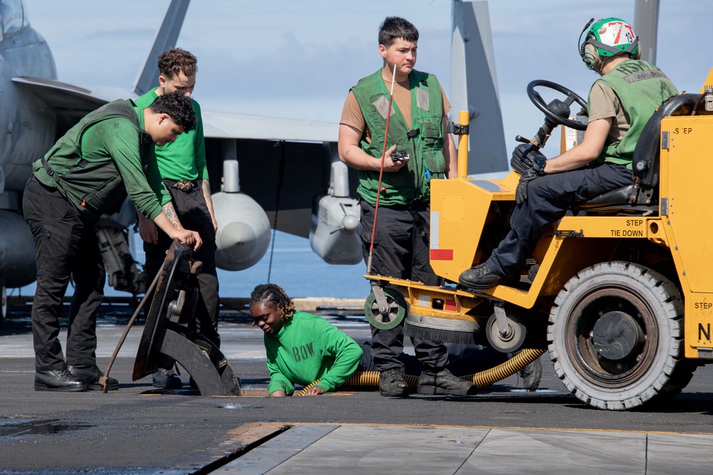 USS Carl Vinson (CVN 70) Conducts Routine Operations in the Sibutu Passage