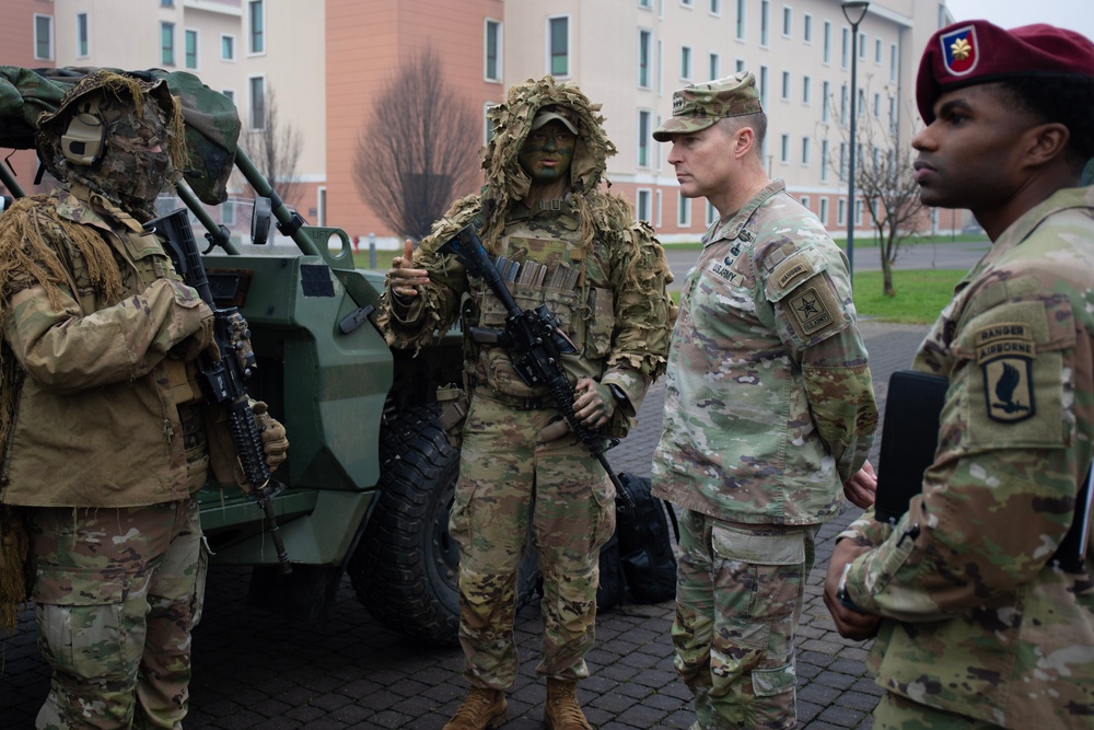 Lt.  Gen. Joseph Ryan visits Vicenza