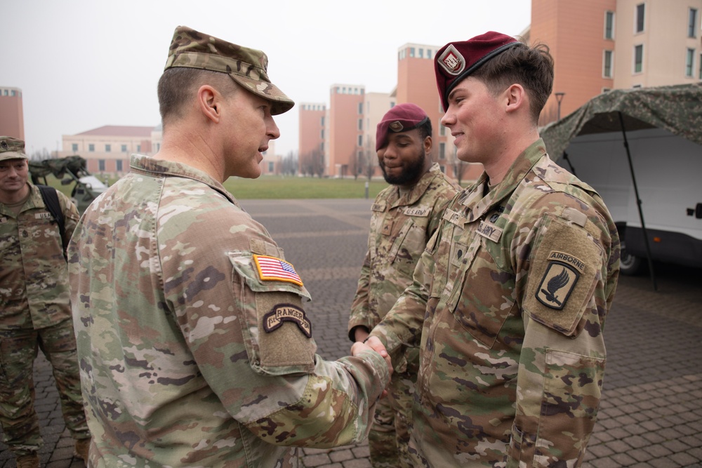 Lt. Gen. Joseph Ryan visits Vicenza