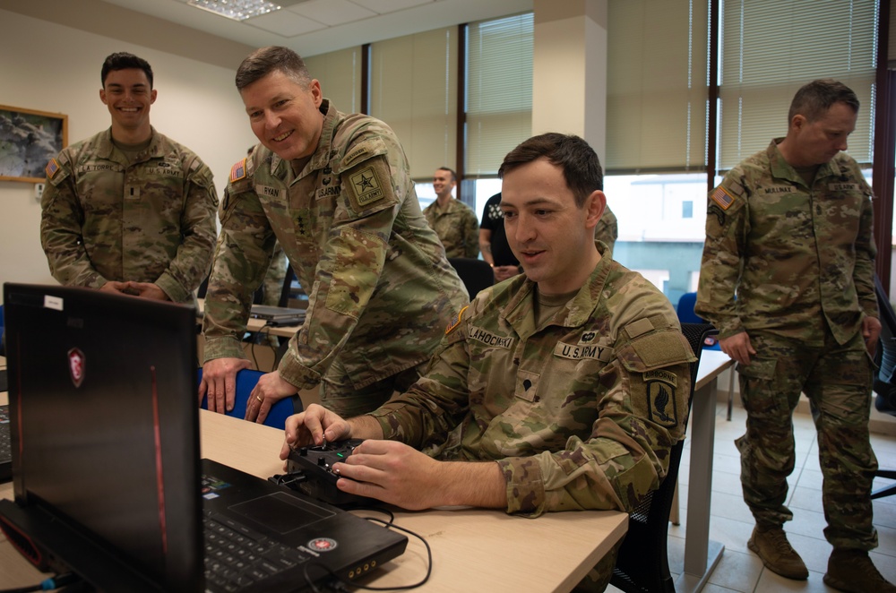 Lt. Gen. Joseph Ryan visits Vicenza