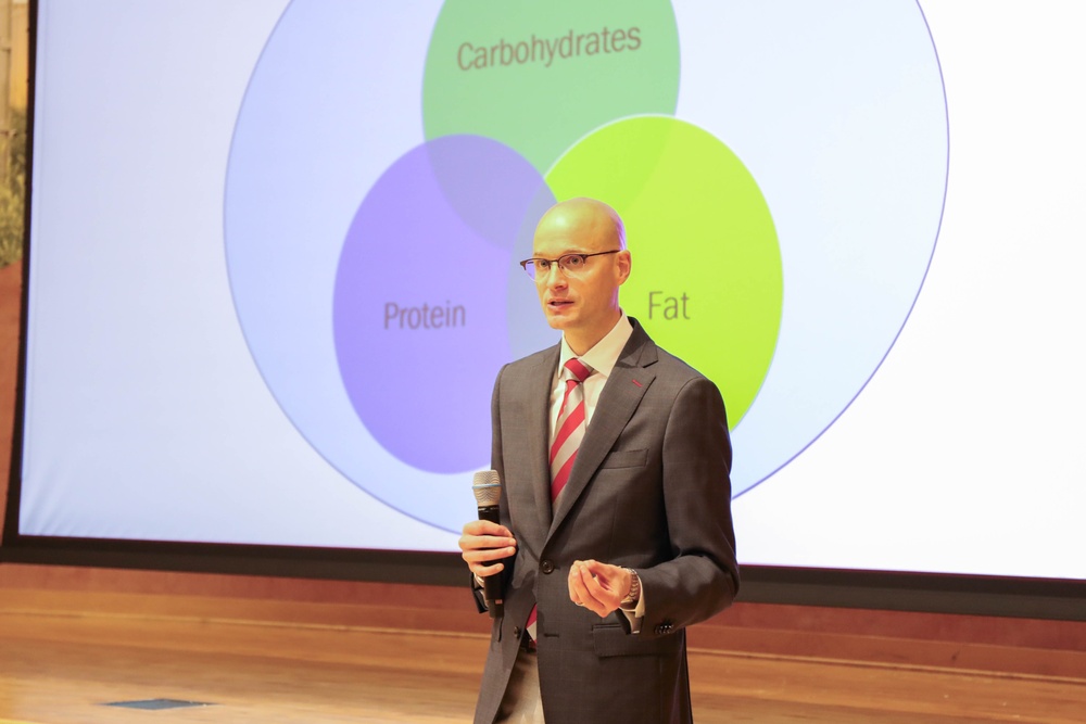 WRAIR hosts Dr. Jonathan Scott for performance nutrition seminar