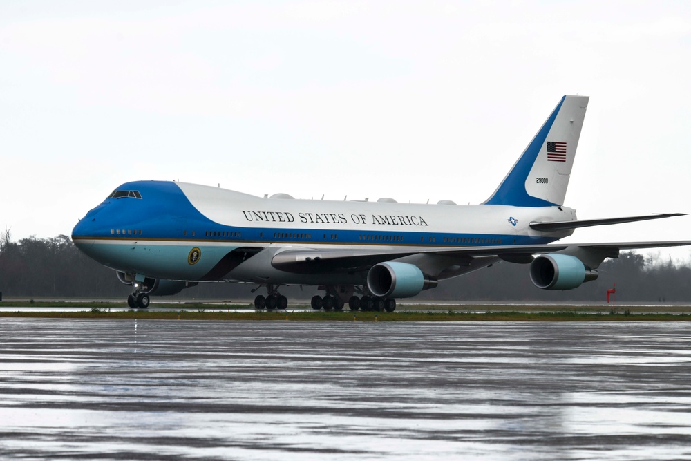 President Trump lands onboard NAS JRB New Orleans