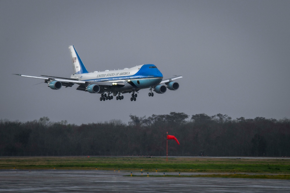 President Trump lands onboard NAS JRB New Orleans