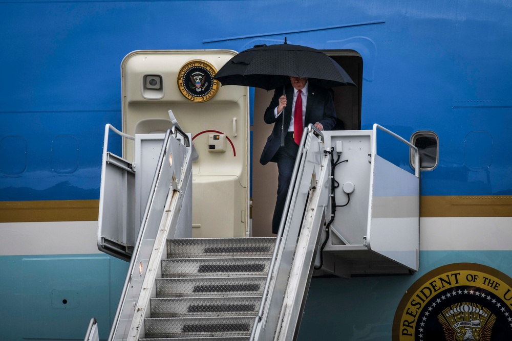 President Trump lands onboard NAS JRB New Orleans