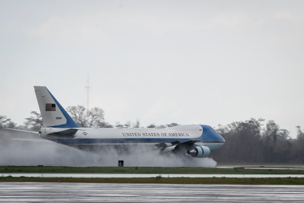 President Trump lands onboard NAS JRB New Orleans