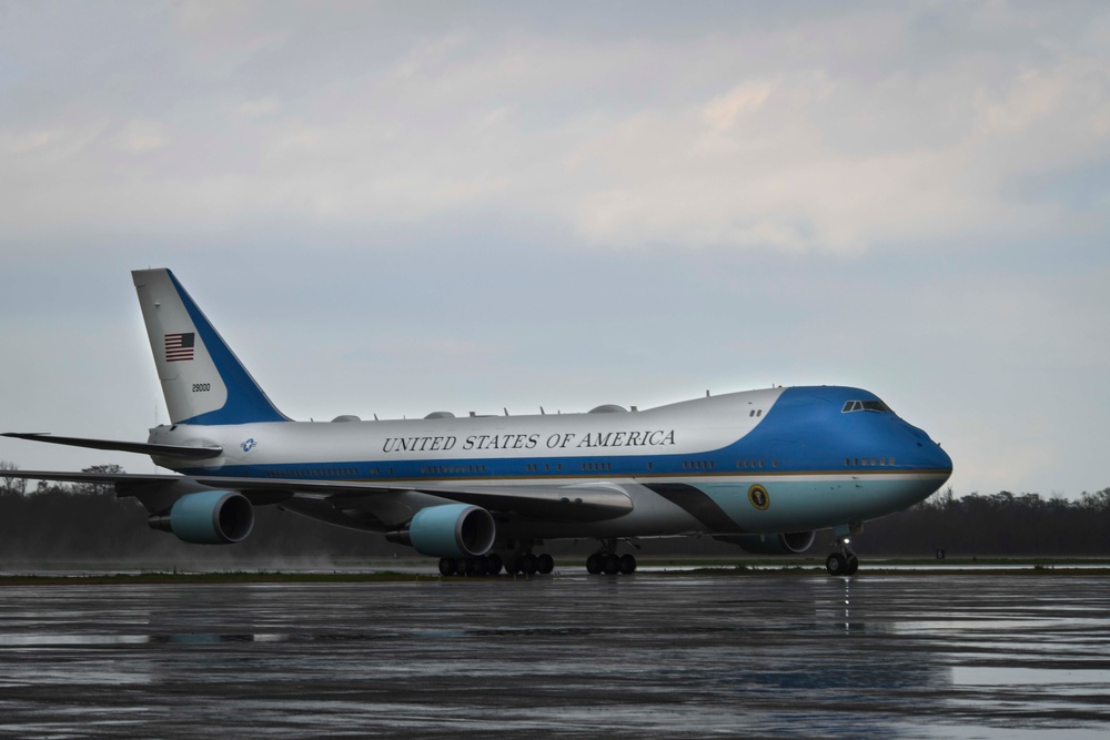 President Trump lands onboard NAS JRB New Orleans