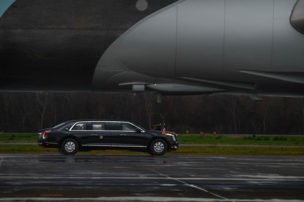 President Trump lands onboard NAS JRB New Orleans