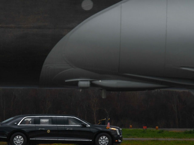 President Trump lands onboard NAS JRB New Orleans