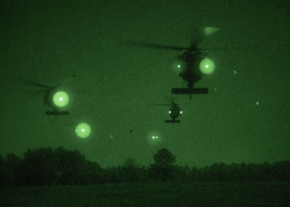 2BCT 82nd ABN DIV conducts air assault during Falcon Avalanche.