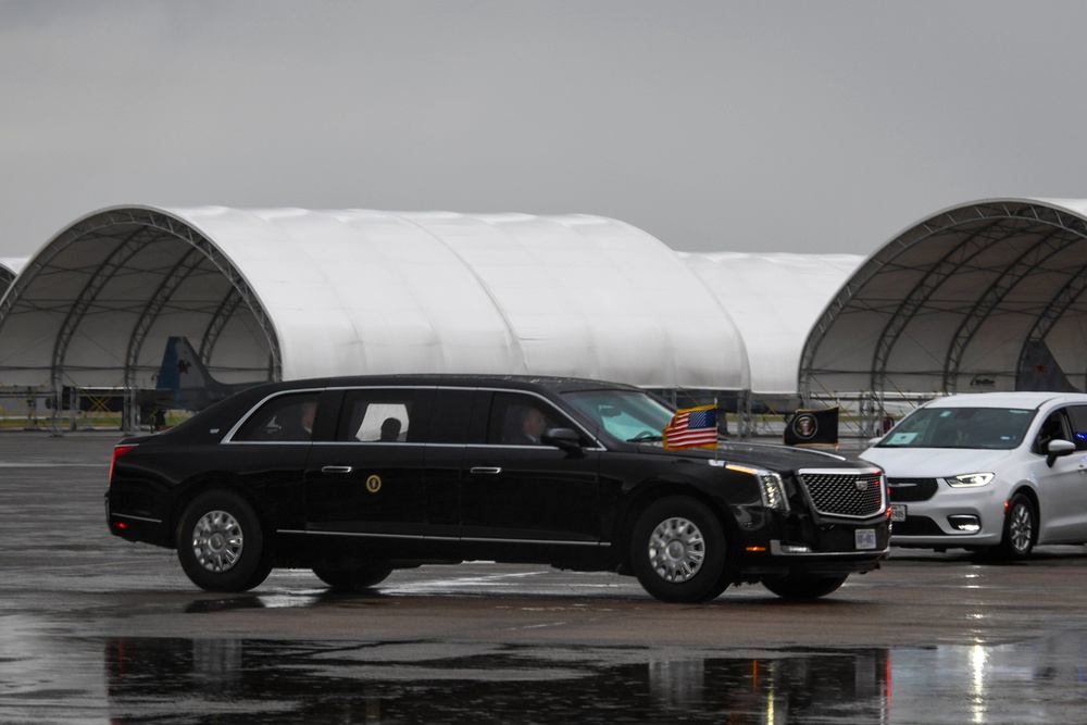 President Trump lands onboard NAS JRB New Orleans