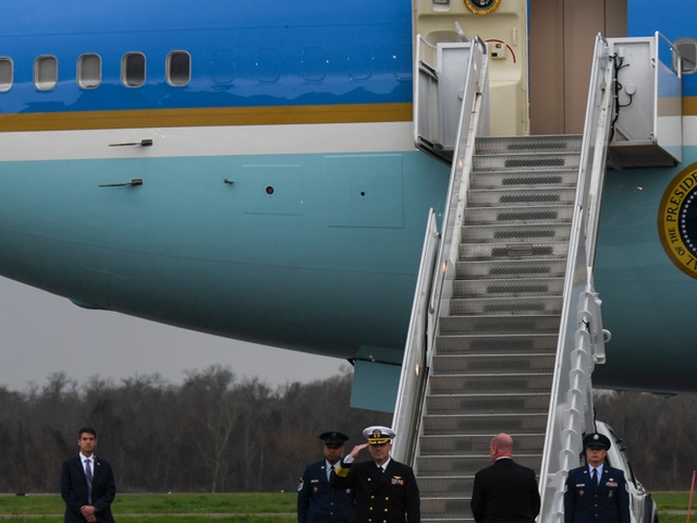 President Trump lands onboard NAS JRB New Orleans