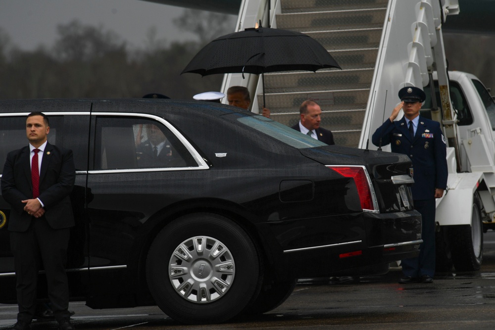 President Trump lands onboard NAS JRB New Orleans