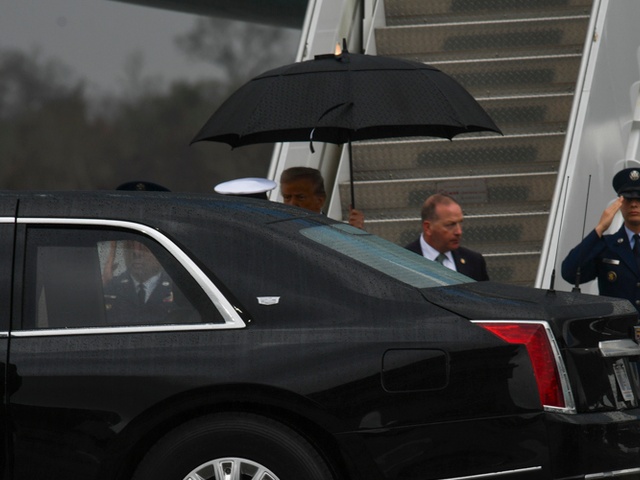 President Trump lands onboard NAS JRB New Orleans