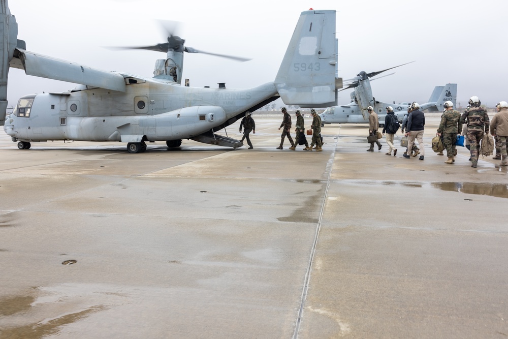 French Army Chief of Staff meets with I MEF leaders, flies in 3rd MAW MV-22B Osprey